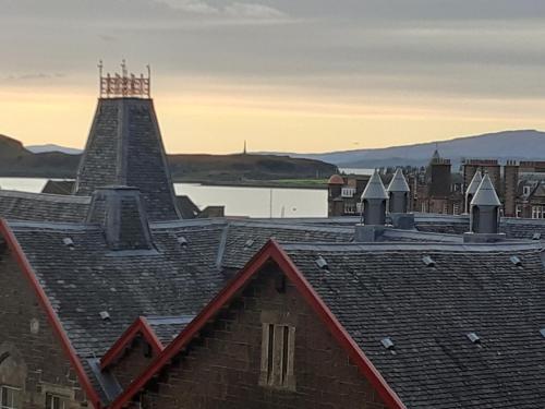 Impeccable 1-bed Apartment 5 Mins To Oban Bay