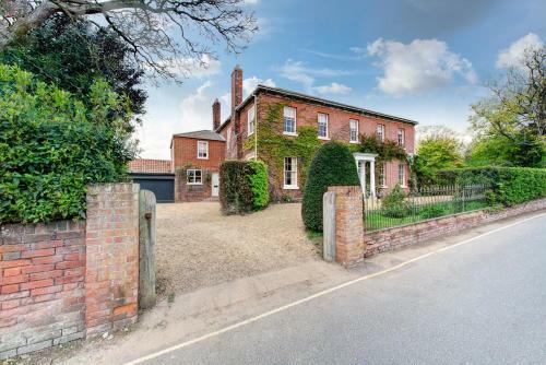 Orford Chateau Sleeps 12 With Wifi