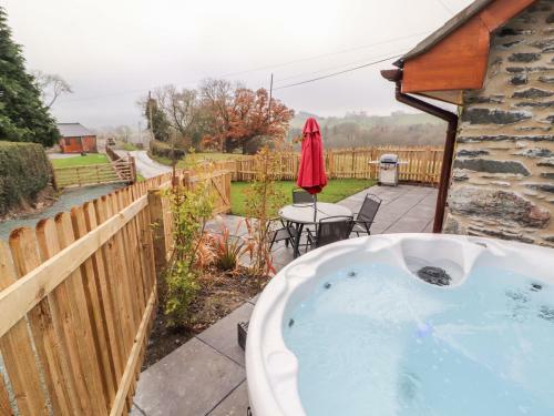 Cut Moch, Plas Moelfre Hall Barns
