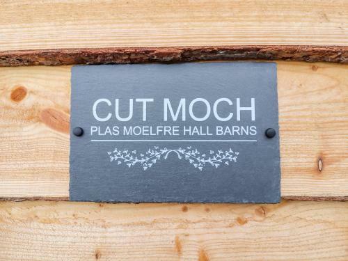 Cut Moch, Plas Moelfre Hall Barns