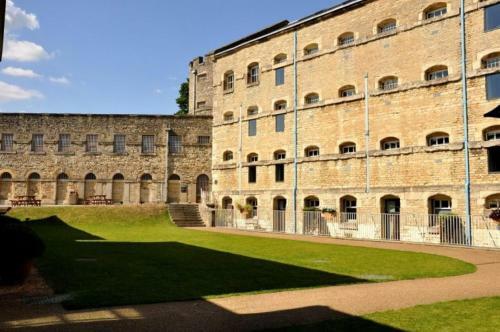 Luxury Holiday Rental - Oxford Apartment Cental - Jericho Riverfront