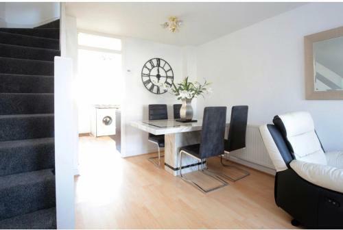 Lovely Two Bed Oxford House With Free Parking