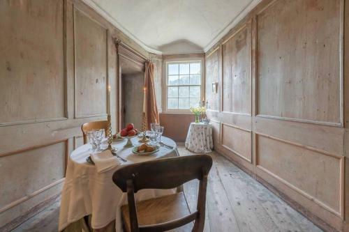 Queen Mary's Chamber