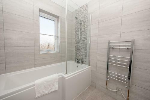 Kvm Swan House By Kvm Serviced Accommodation