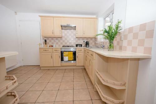 Kvm Swan House By Kvm Serviced Accommodation