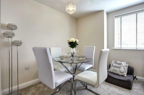 Stunning Modern Apartment With Parking By Comfyworkers