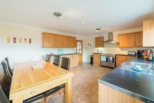 Keepers Lodge With Hot Tub Near Perth Perthshire