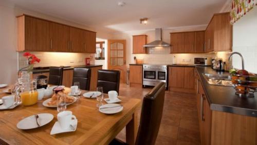 Keepers Lodge With Hot Tub Near Perth Perthshire