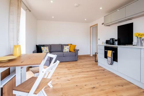 Maple ? Three Tuns Apartments