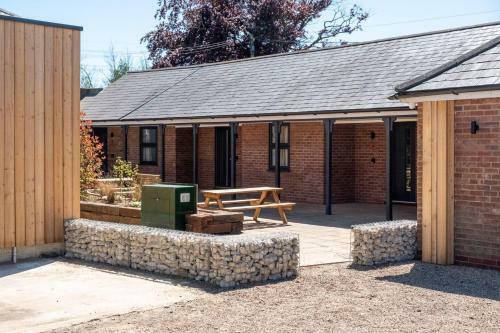Three Tuns Apartments - Hazel