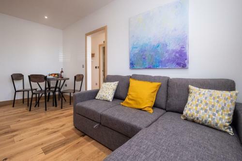 Three Tuns Apartments - Hazel