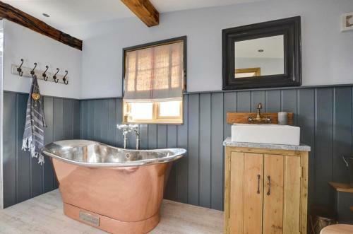 Pluckley Villa Sleeps 2 With Wifi