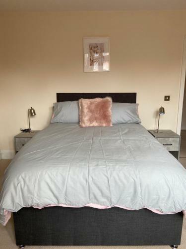 Central Location - 2 Bedroom Apartment