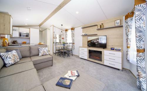 Chorus Lodge With Hot Tub 33 - Stewarts Resort