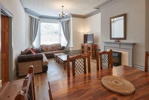 Groveside Apartment