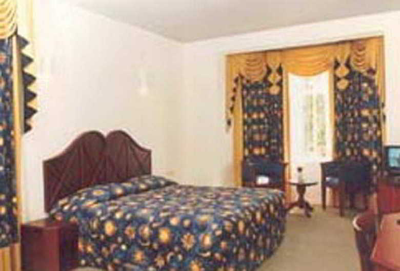 Hotel Galway Forest Lodge