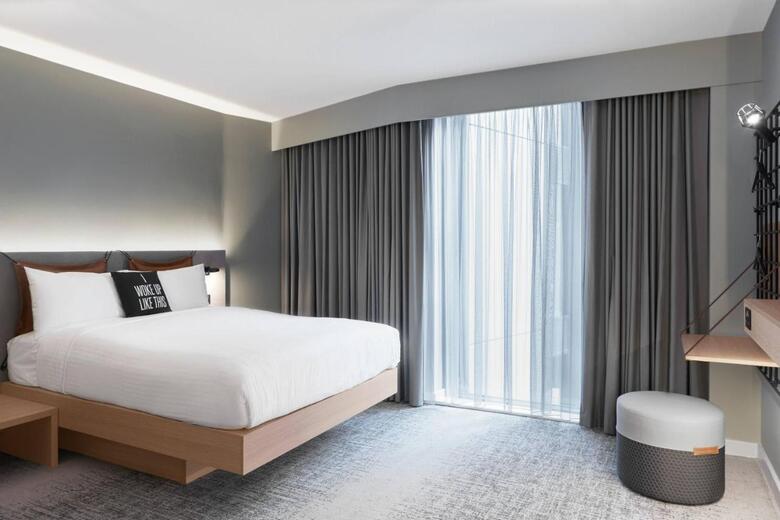 Hotel Moxy Slough