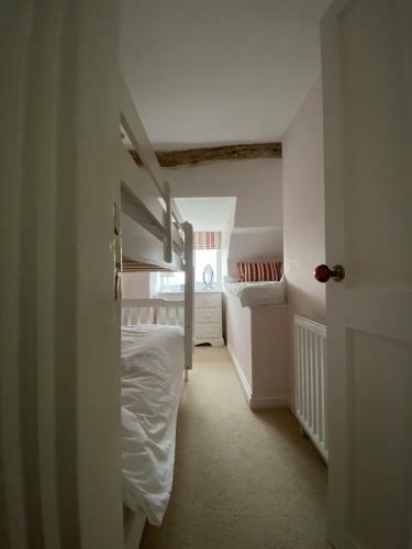 Traditional Cotswold Stone Peaceful Cottage With Stunning Views