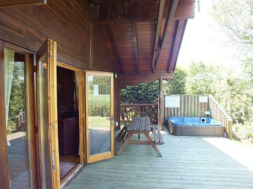 Walnut Log Cabin