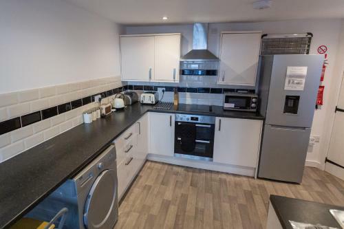 Ocean Apartment, 50 Yds To Beach, Sleeps 10