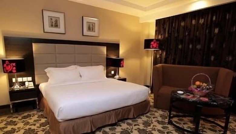Crown Garden Hotel