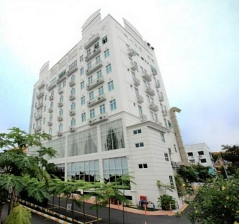 Crown Garden Hotel