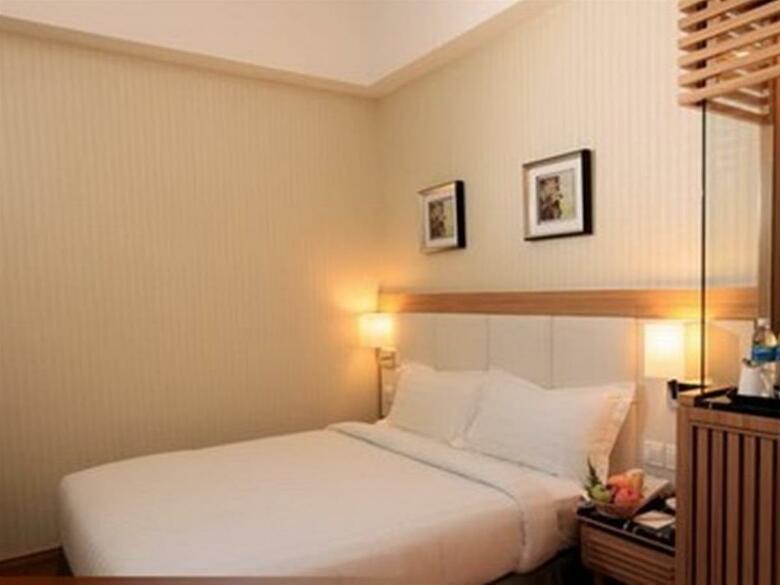 Crown Garden Hotel