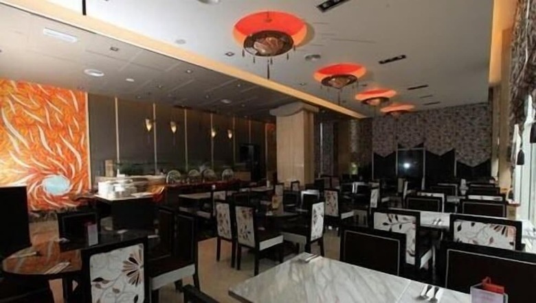 Crown Garden Hotel