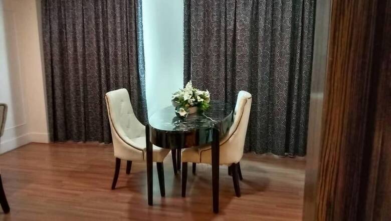 Crown Garden Hotel