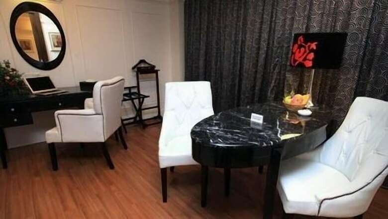 Crown Garden Hotel