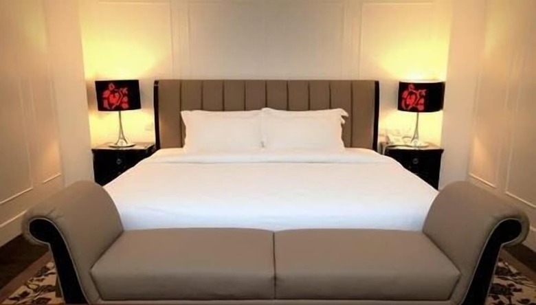 Crown Garden Hotel