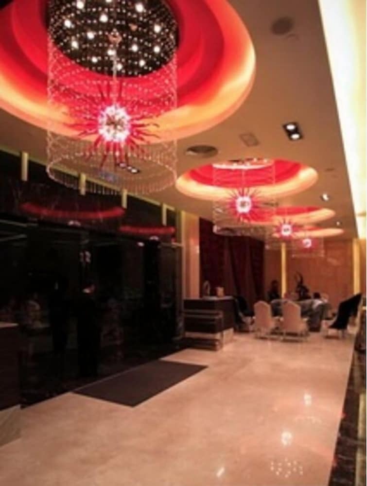 Crown Garden Hotel