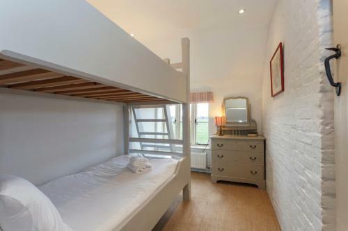 Wimborne Minster Villa Sleeps 6 Wifi T769104