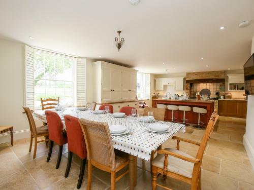 Shifford Manor Farm