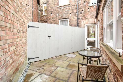 Saxon Rose Apartment