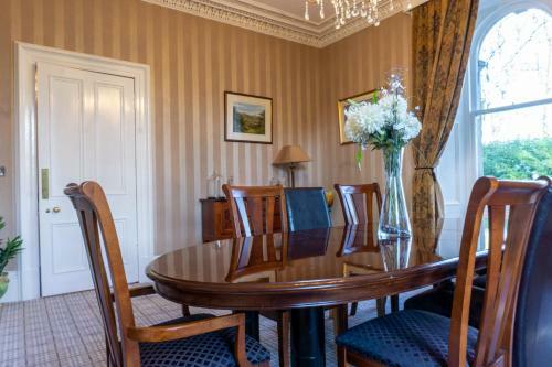 6 Bedroom Home - Newton Manor House