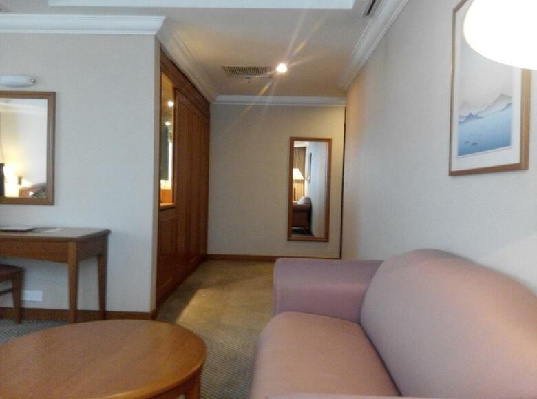 Mandarin Court Hotel