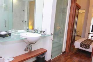 Peninsula Residence All Suite Hotel