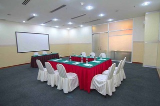 Peninsula Residence All Suite Hotel