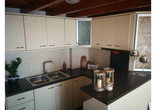 Kikilia's & Stelio's Apartments