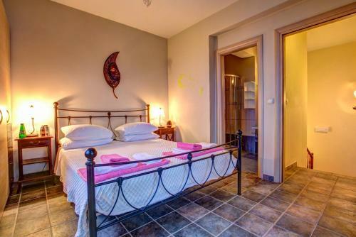Agrilias Villa Sleeps 6 Pool Air Con Wifi