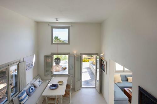 Villa Aphrodite � Elegant Villa, Sea Views, Designer Renovation