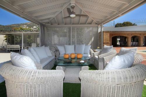 Black Diamond Luxury Villa Anavyssos In Athens