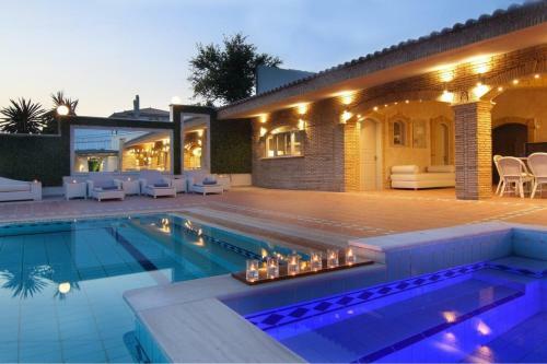 Black Diamond Luxury Villa Anavyssos In Athens