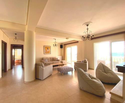 Villa Kourkoumelata House