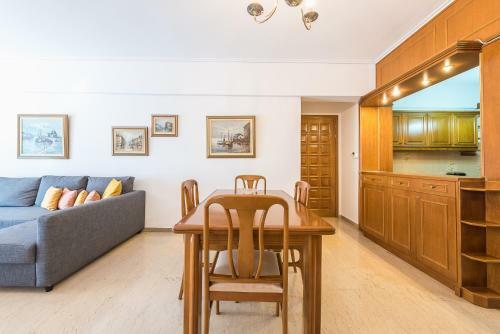 Vintage Acropolis Apartment By Cloudkeys