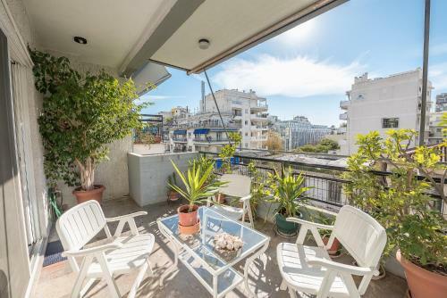 Vintage Acropolis Apartment By Cloudkeys