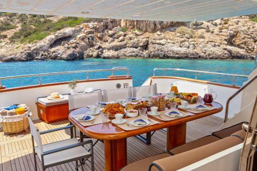 M/y Efmaria