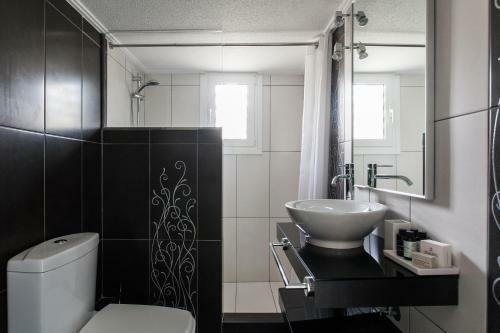 Modernized & Spacious 2bd Apartment In Chalandri By Upstreet