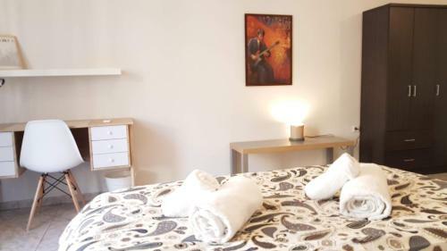 Palette Apartment Champagne - Athens Center, 6 Bd, 3 Bath